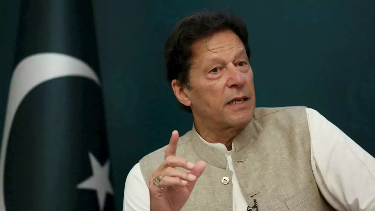 Imran Khan: Pakistan PM ousted after losing no confidence vote