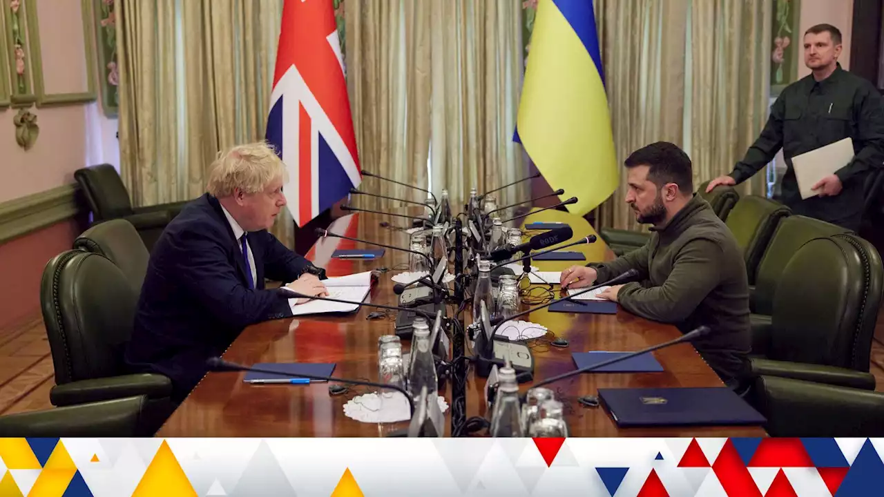 Ukraine war: Boris Johnson meets Volodymyr Zelesnkyy in Kyiv to offer more military and financial aid