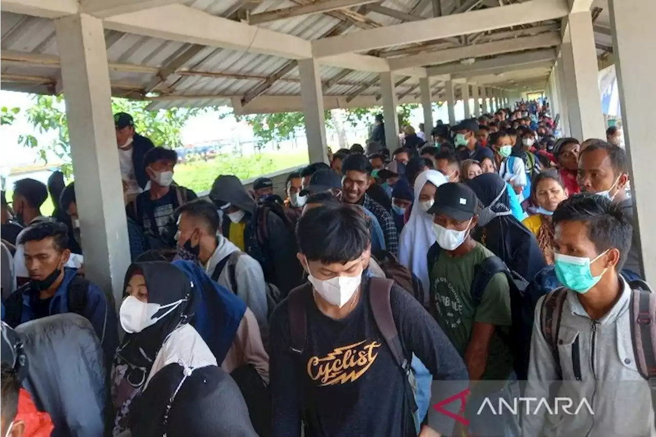 738 pemudik divaksin COVID-19 di Pelabuhan Tanjungkalian