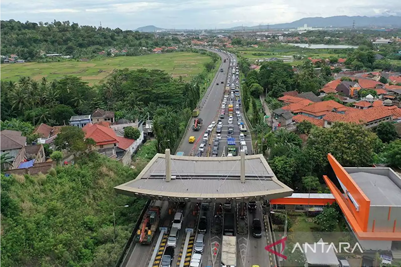 Pengelola sebut volume kendaraan keluar GT Merak meningkat tapi lancar