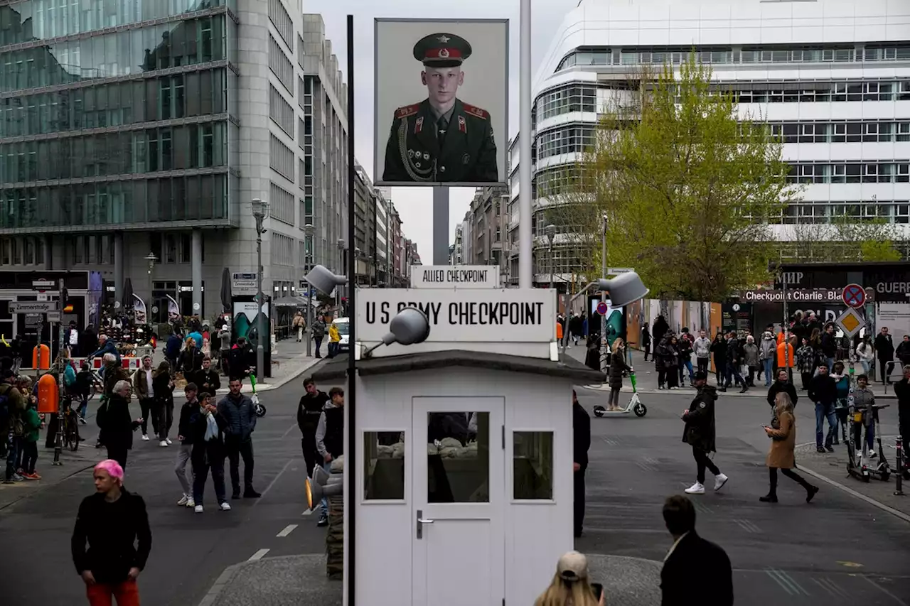 Berlin: Letzte freie Grundstücke am Checkpoint Charlie sollen verkauft werden