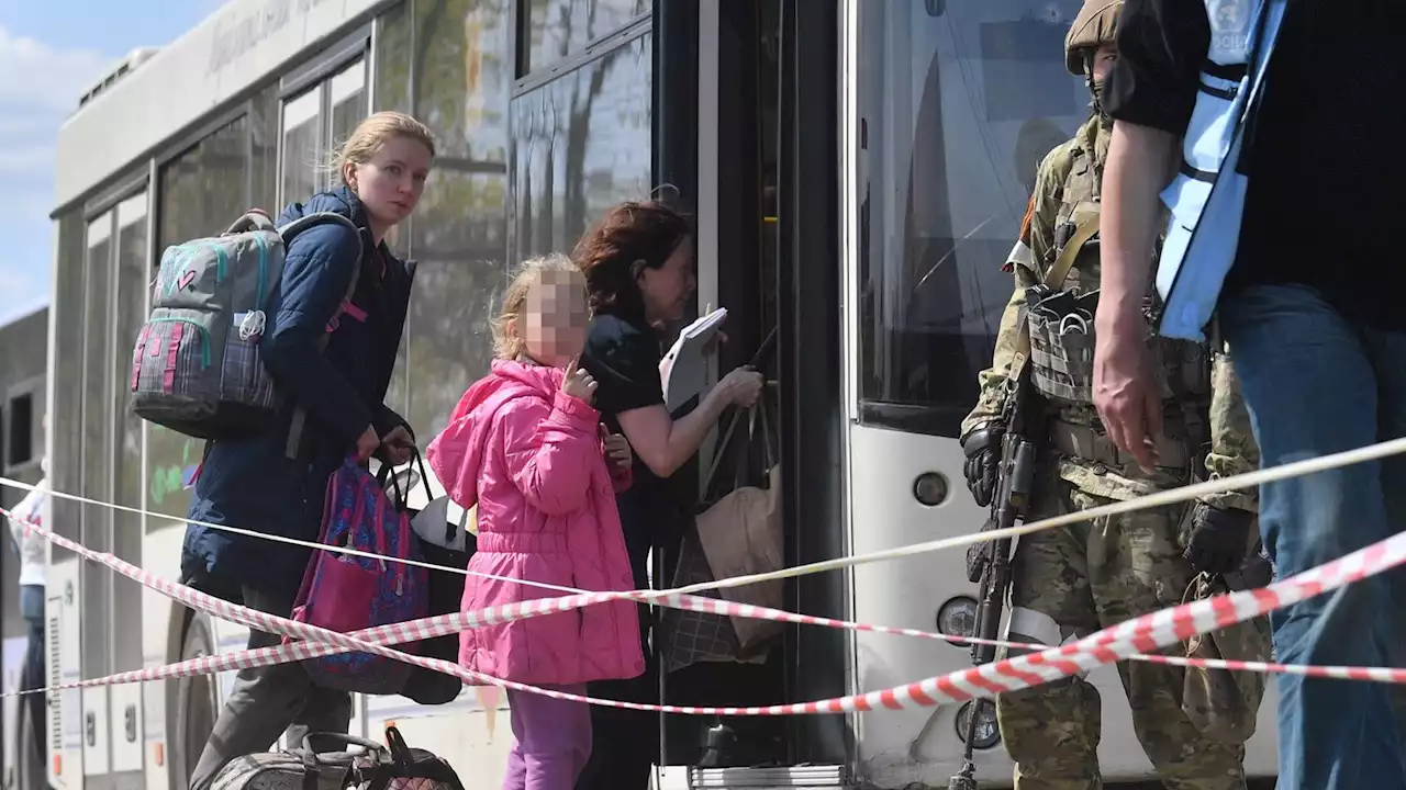 Selenskyj: Rund hundert Menschen aus Stahlwerk in Mariupol evakuiert