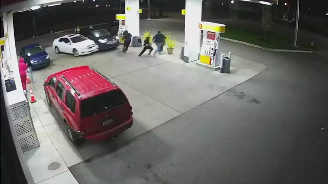 VIDEO: Woman smashes cars, objects with child in car in frightening gas station incident