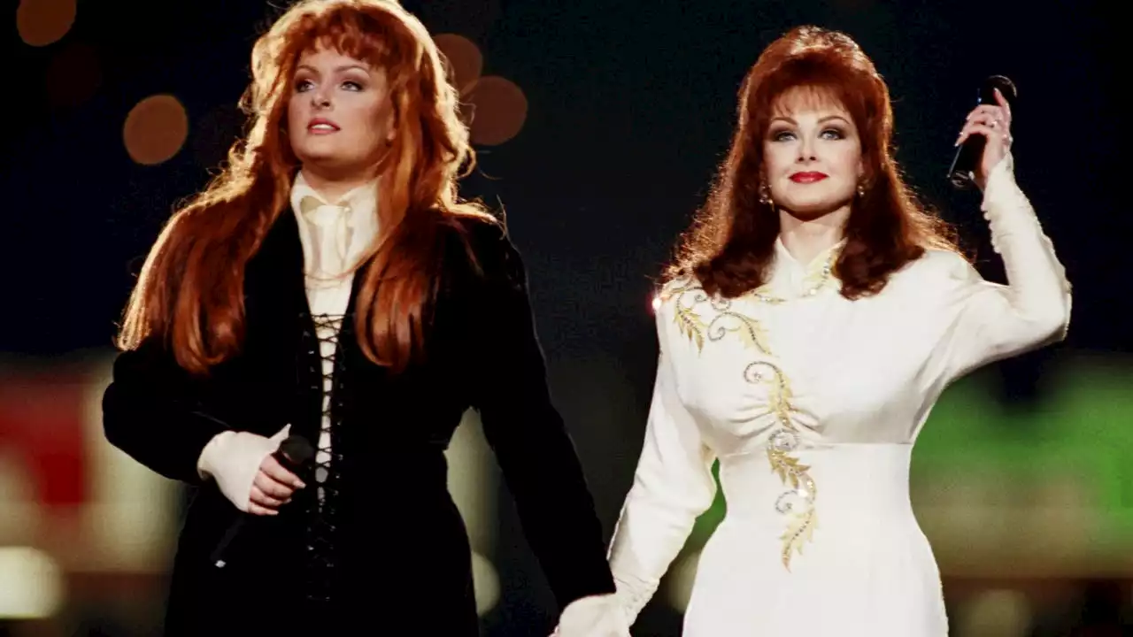 Country music world mourns the loss of Naomi Judd