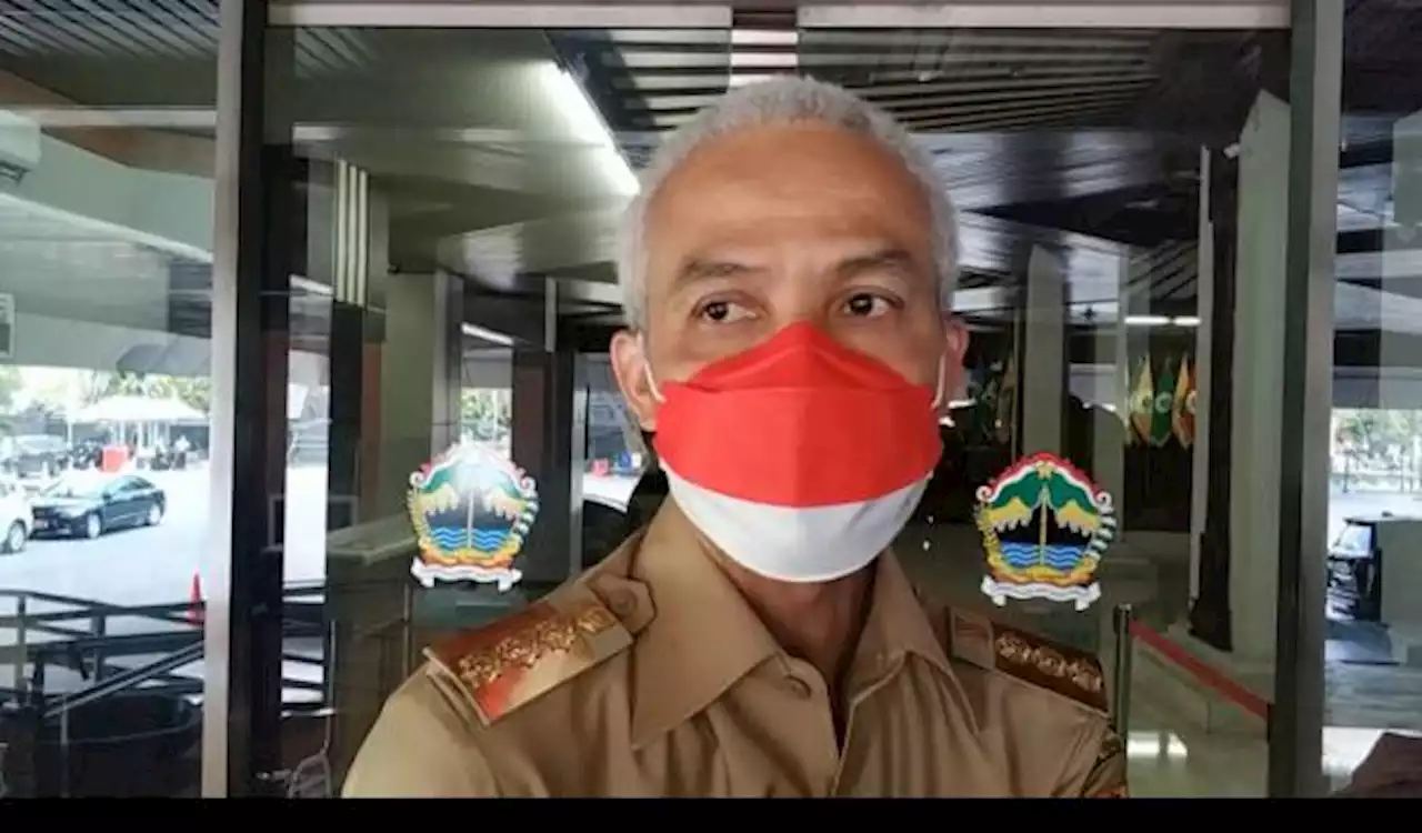 Ganjar Pranowo dan Menteri PUPR Salat Id di Simpang Lima Semarang