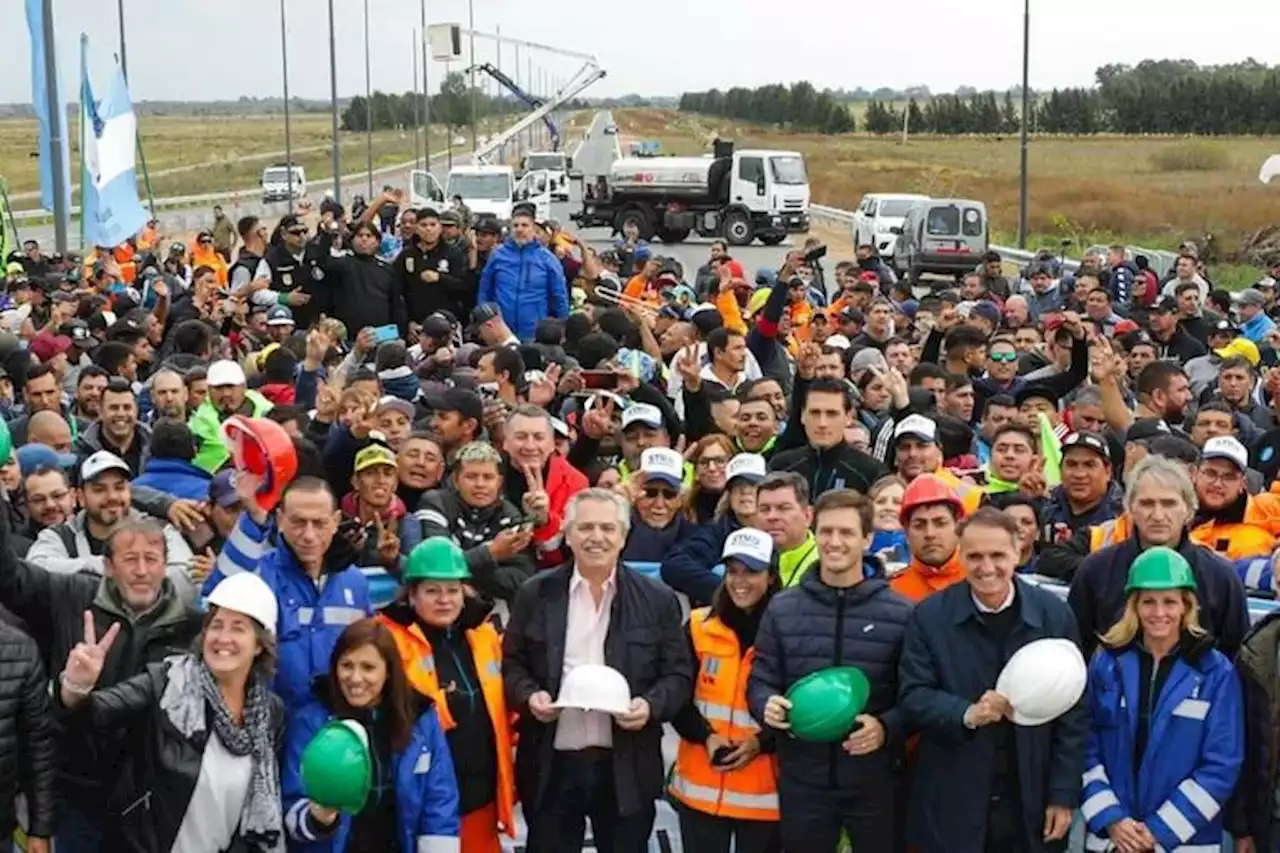 Día del Trabajador: Alberto Fernández celebró el trabajador 400 mil en la construcción en la obra de la Autopista Perón