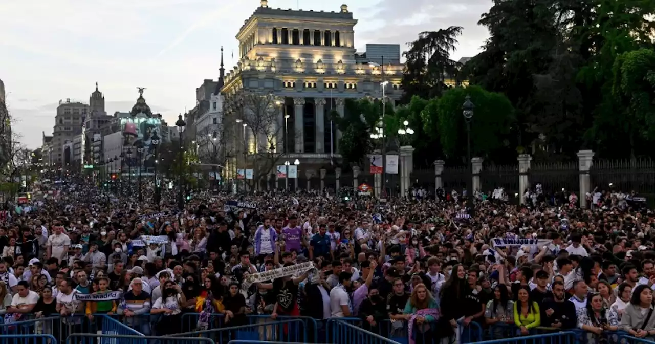 Thousands of Real Madrid fans celebrate league title with team | Malay Mail