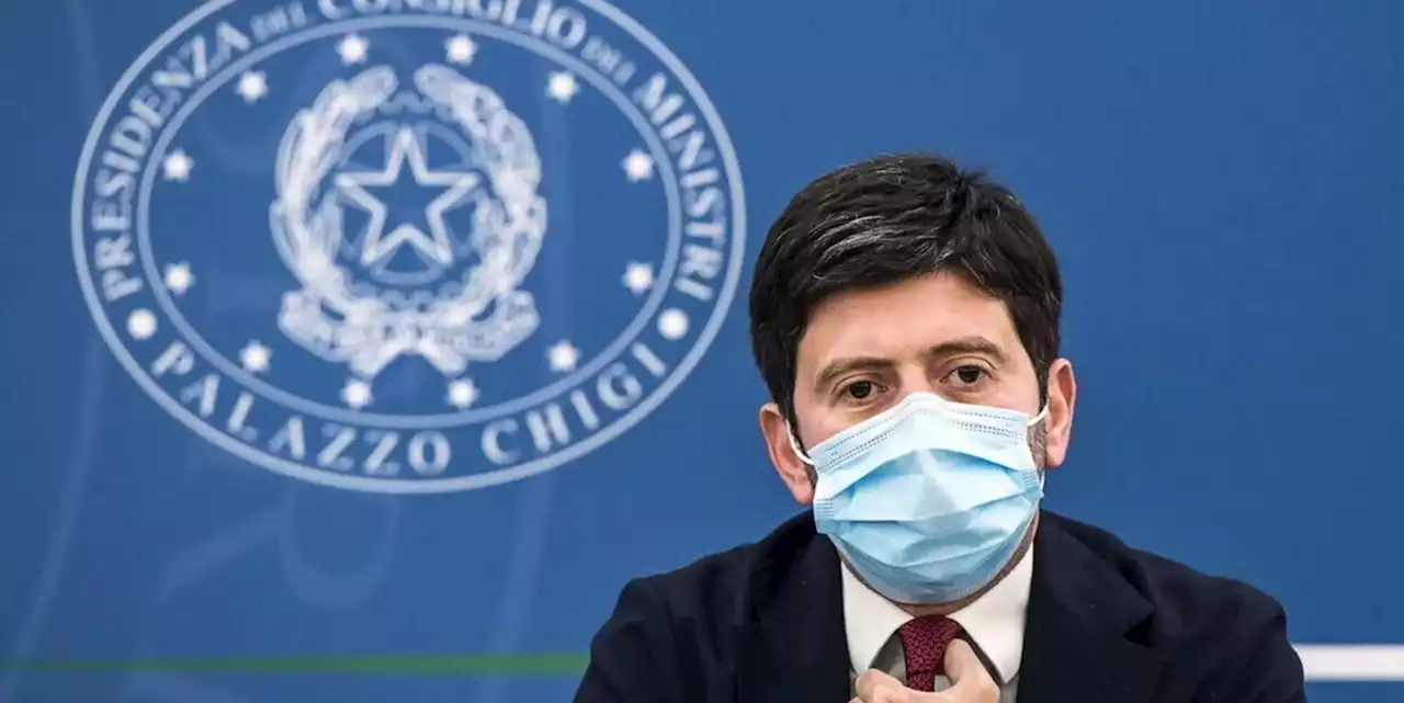 Covid, Speranza: 'Ora fase nuova grazie agli italiani vaccinati, ma dobbiamo restare con i piedi per terra'