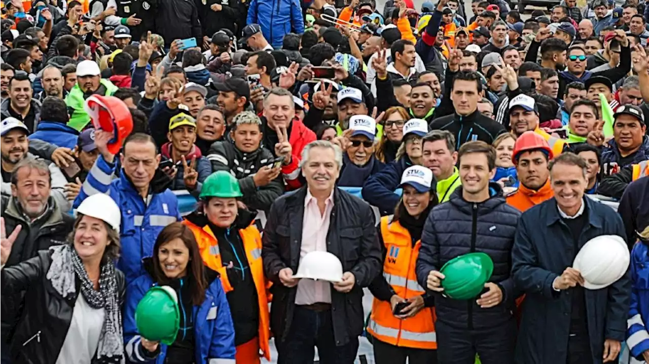 Alberto Fernández felicitó a trabajadores y elogió su gestión: 'Ya pusimos en marcha la economía'