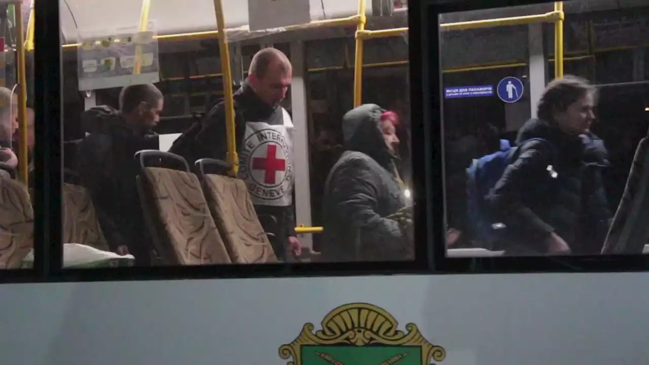 Dal Donbass il video degli evacuati da Mariupol, partono per Zaporozhzhya con Onu e Croce Rossa