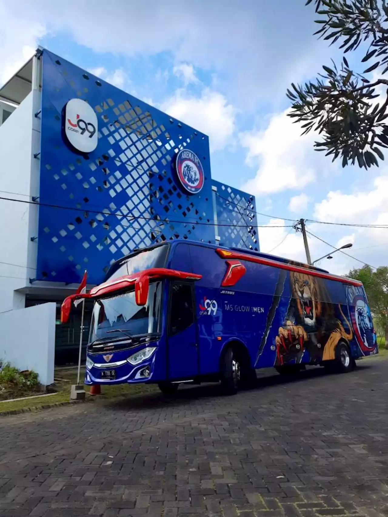 Arema Umumkan Pemenang Sayembara|em| Rebranding |/em|Bus Arema FC |Republika Online