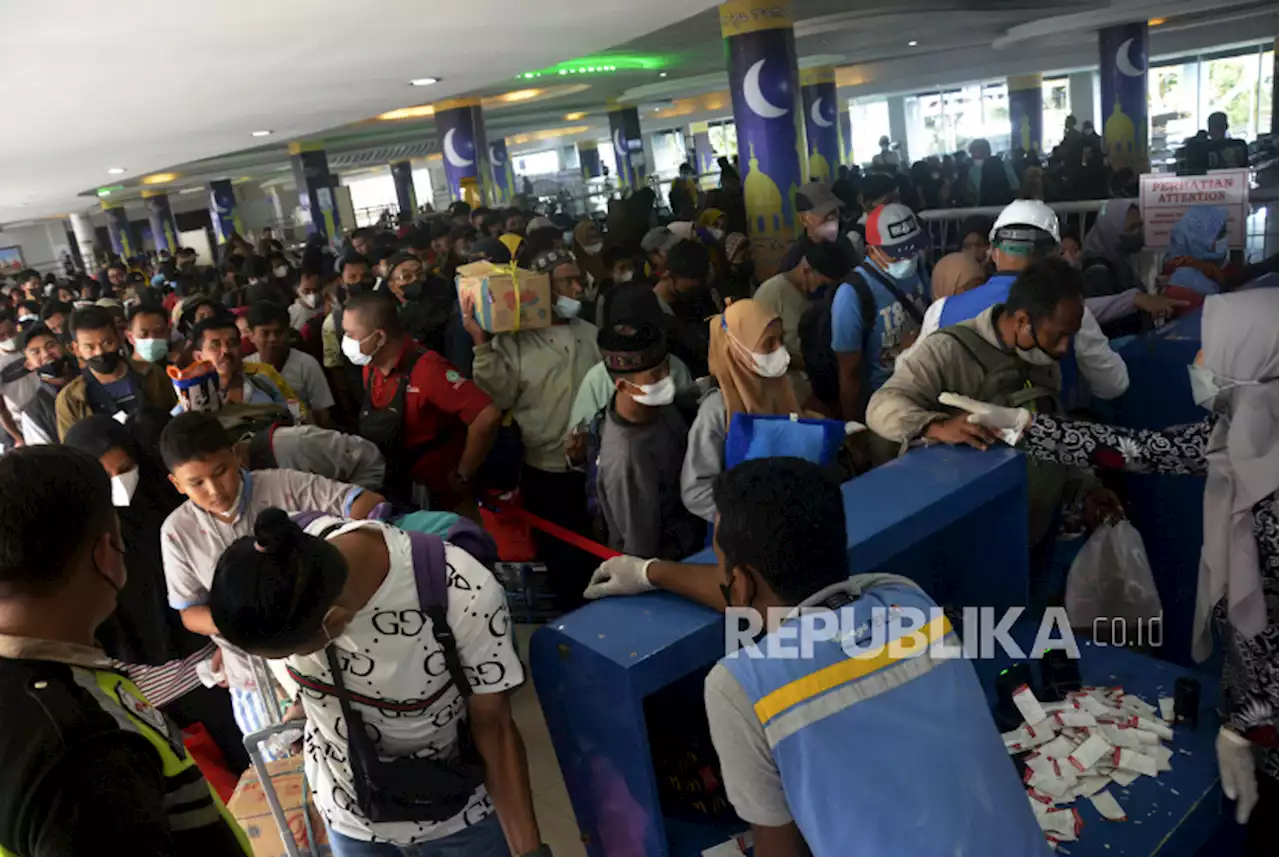 Arus Mudik 2022 di Pelabuhan Makassar Turun |Republika Online