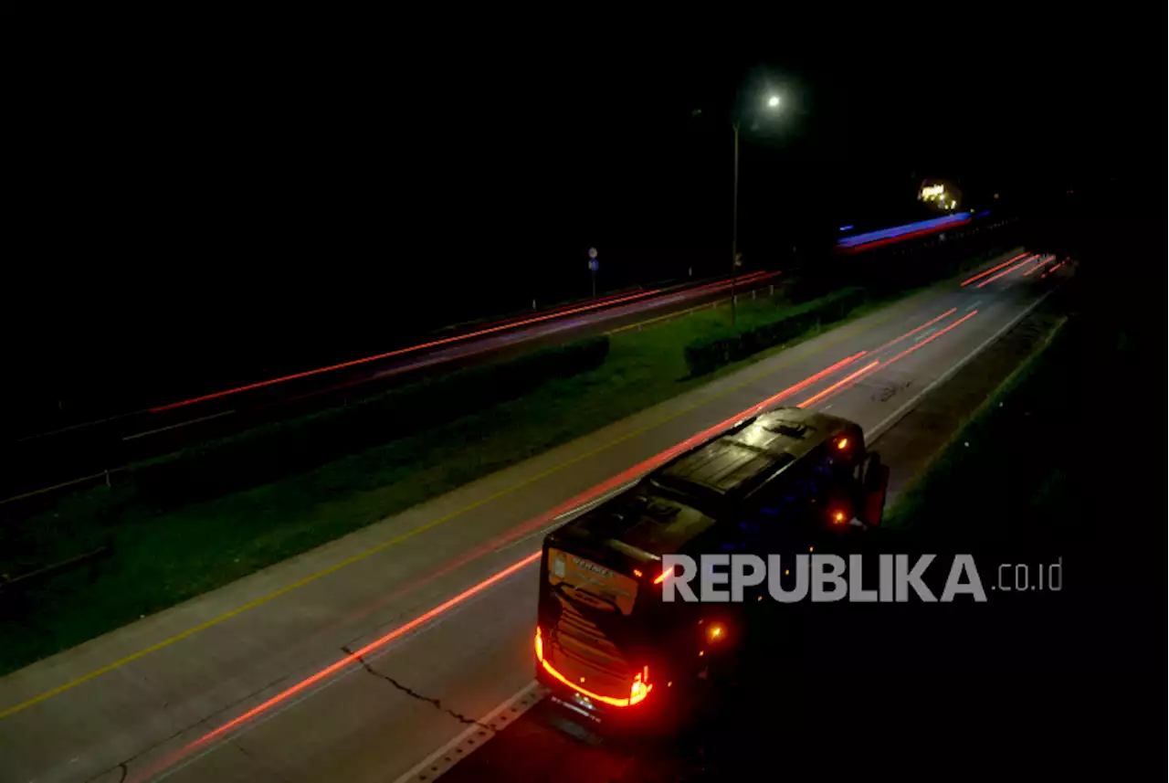 Pemudik, Trafik Tol Japek arah Cikampek Terpantau Lancar