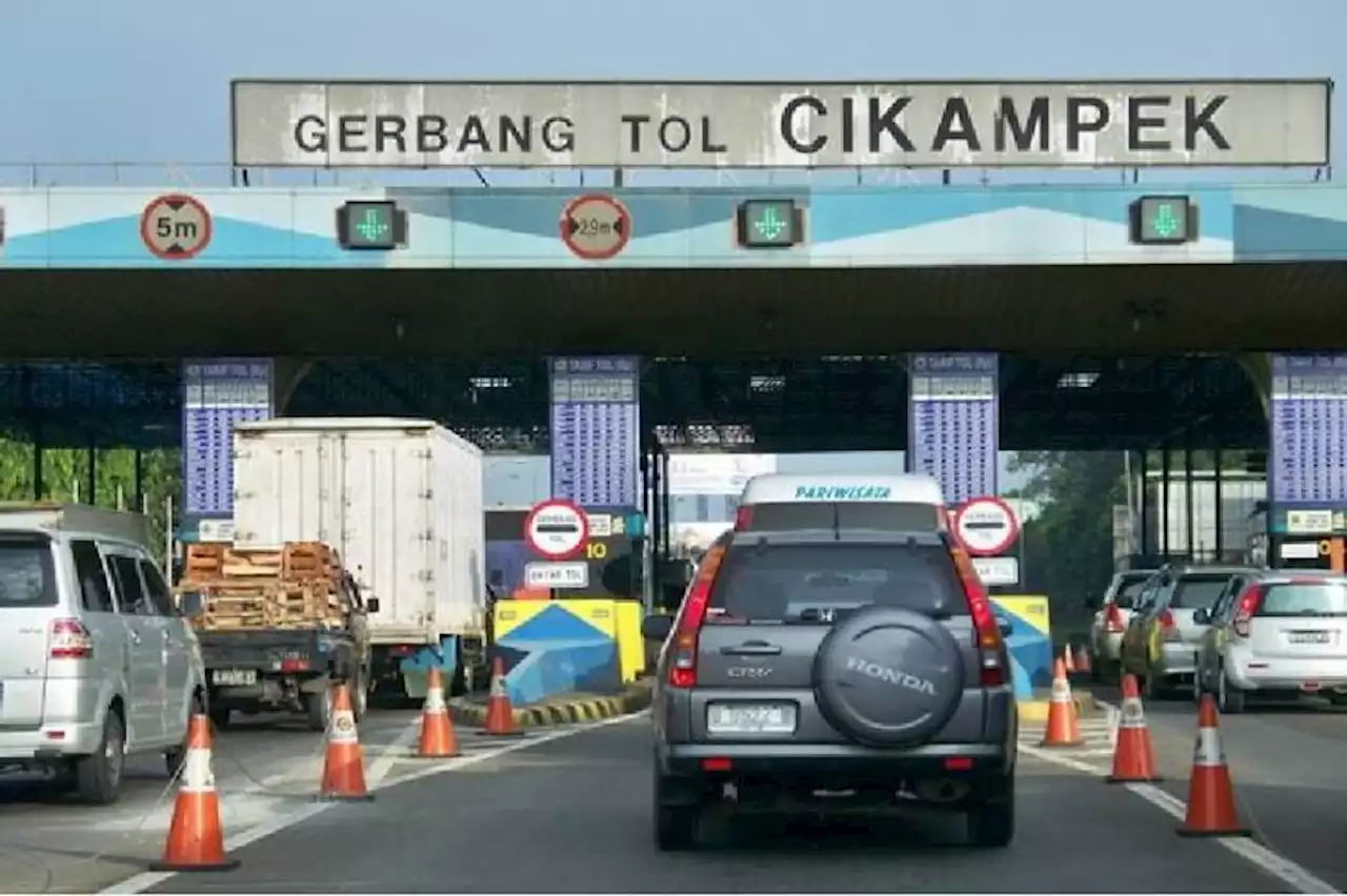 Pemudik Masih Membeludak, Gerbang Tol Cikampek Utama Macet 2 Km