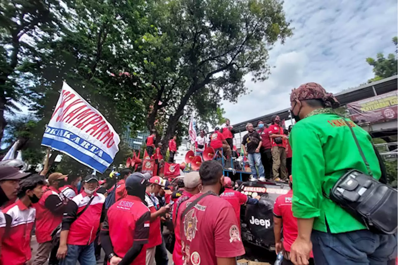 Peringati May Day, Buruh Tuntut Turunkan Harga Bahan Pokok