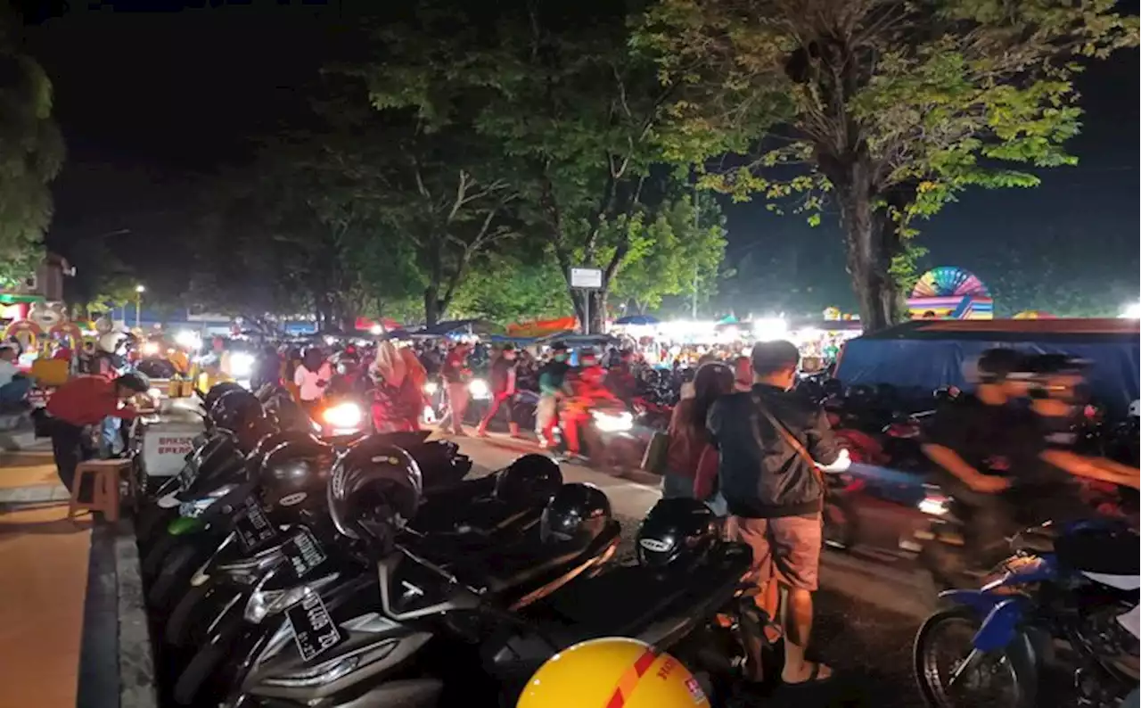 Kerumunan Warga di Alun-alun Klaten Dibubarkan Polisi, Ada Apa?