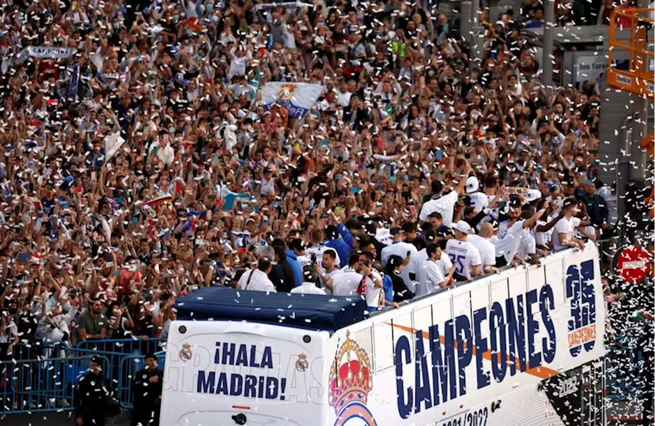 Soccer-Thousands of Real Madrid fans celebrate league title with team