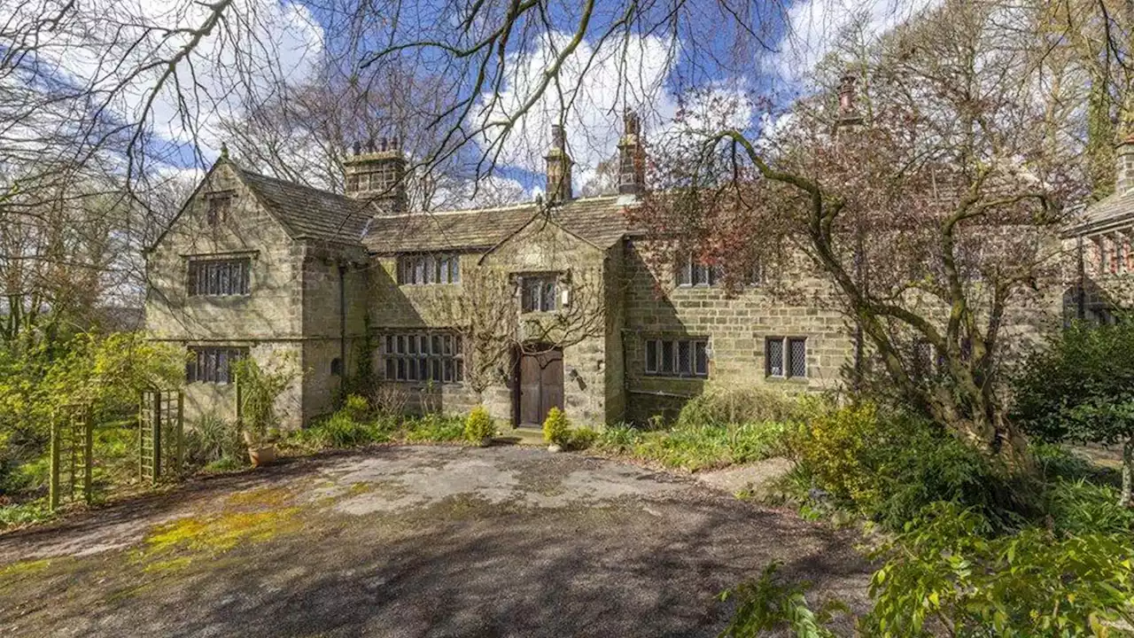 Inside house that's been in the same family for 425 YEARS as it goes on sale