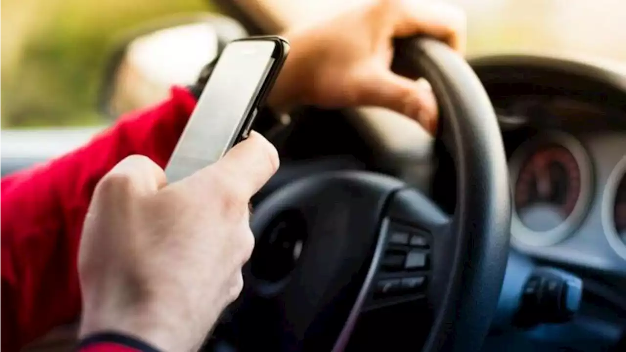 How cellphone use while driving has changed in US since 2004