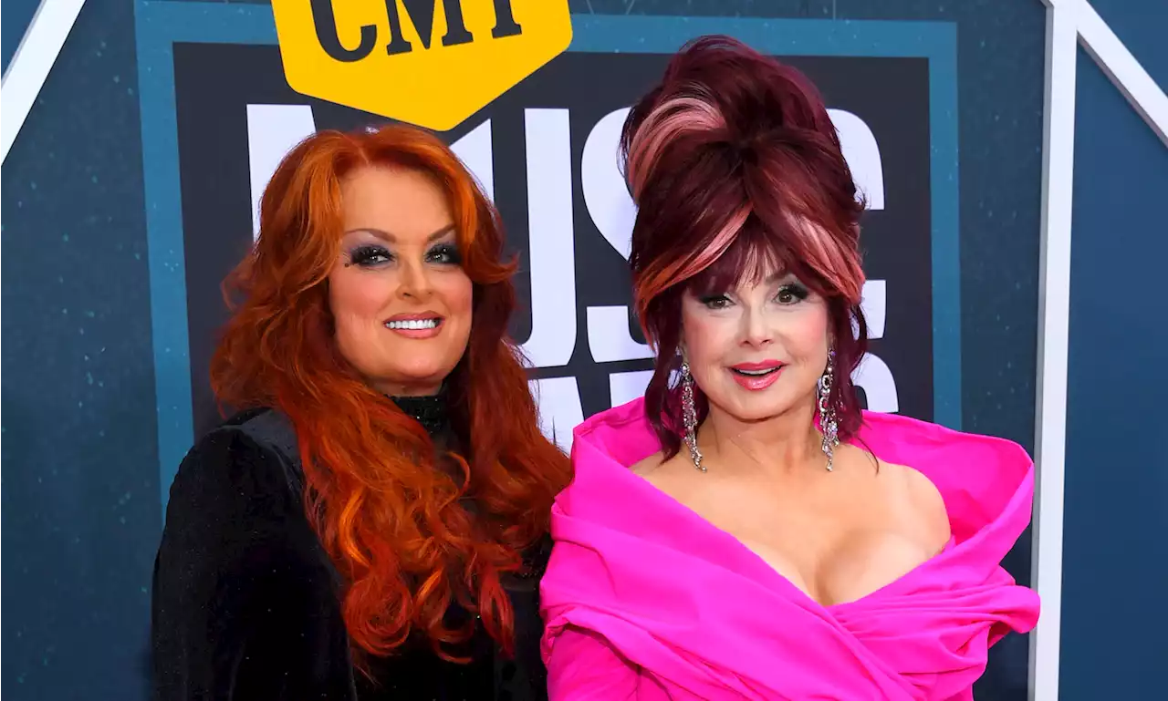 Naomi Judd, of Grammy-winning duo the Judds, dies at 76