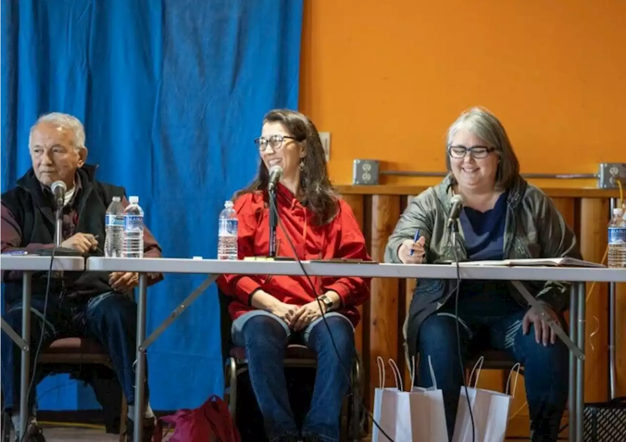 At Bethel forum, US House candidates address Roe v. Wade, salmon and public safety - Alaska Public Media