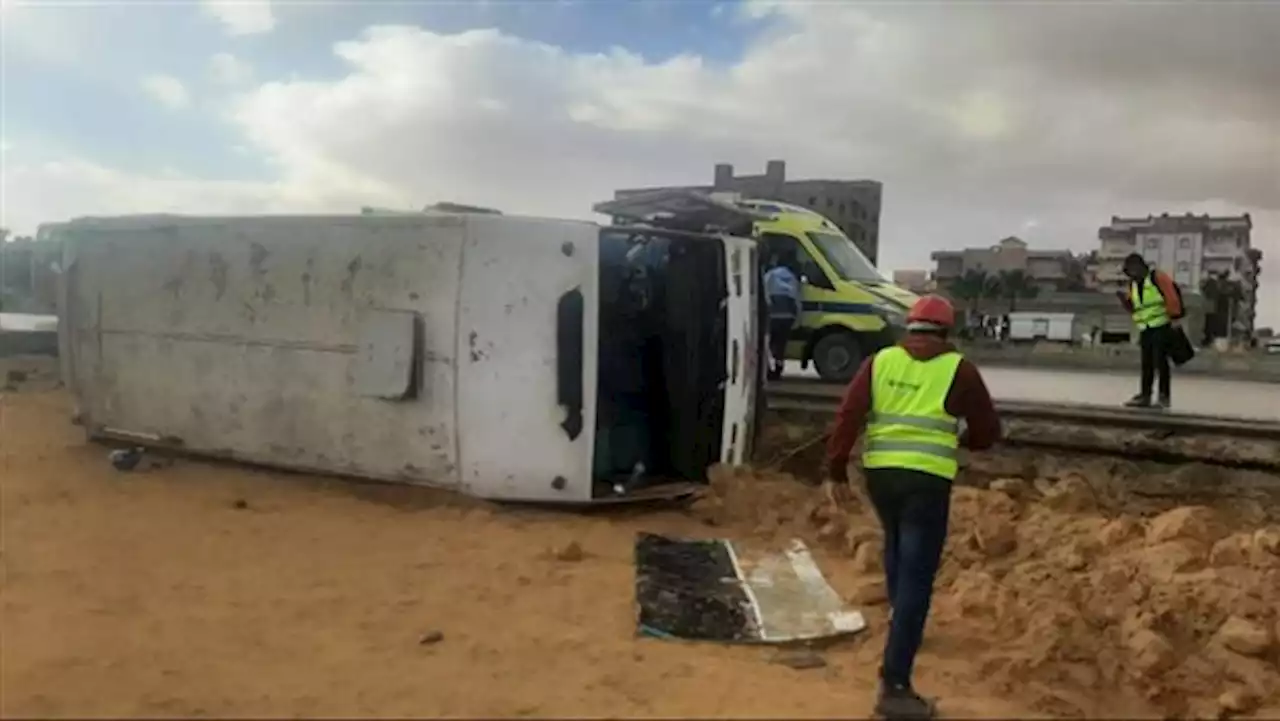 انقلاب أتوبيس لإحدى الشركات الخاصة بطريق مرغم غرب الإسكندرية