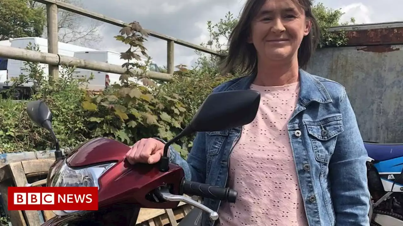 Cost of living crisis: Hospital worker rents moped to commute