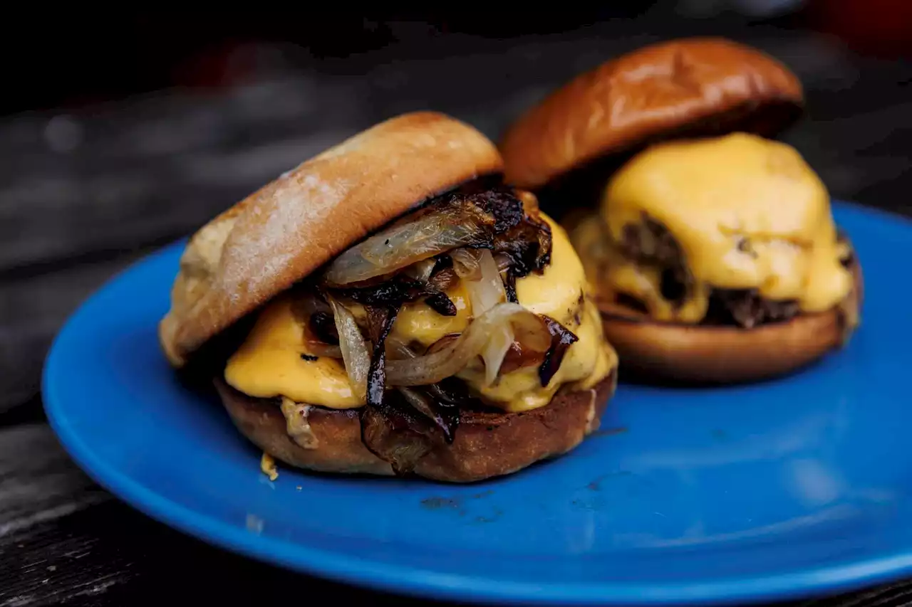 How to make the best smashburger at home on your grill