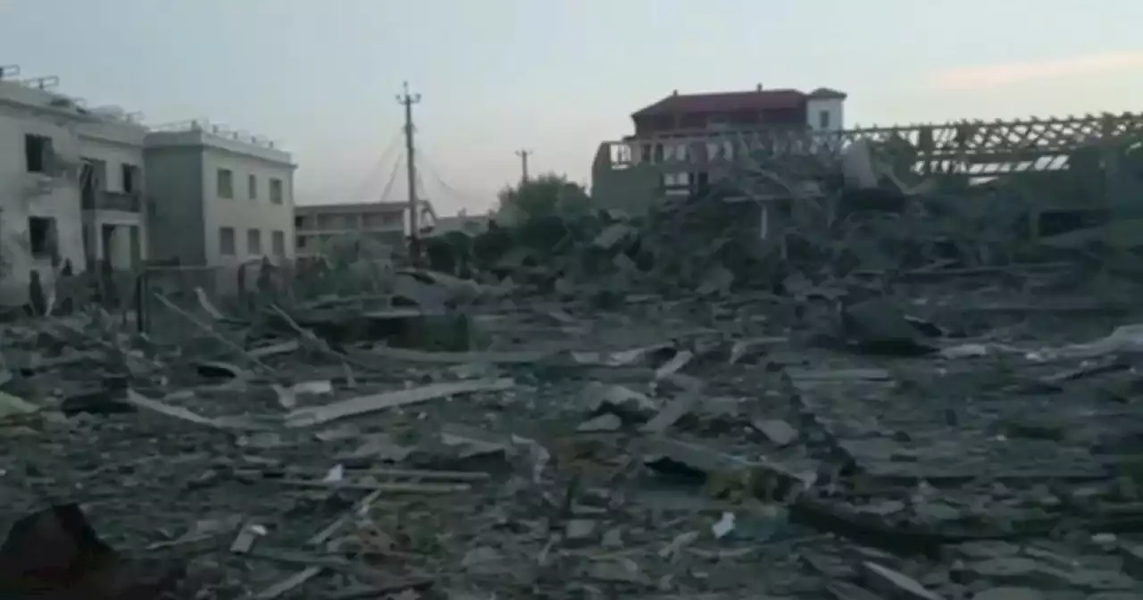 Guerra Russia-Ucraina, lancio di razzi a Odessa: edifici distrutti e detriti sulle strade [VIDEO]