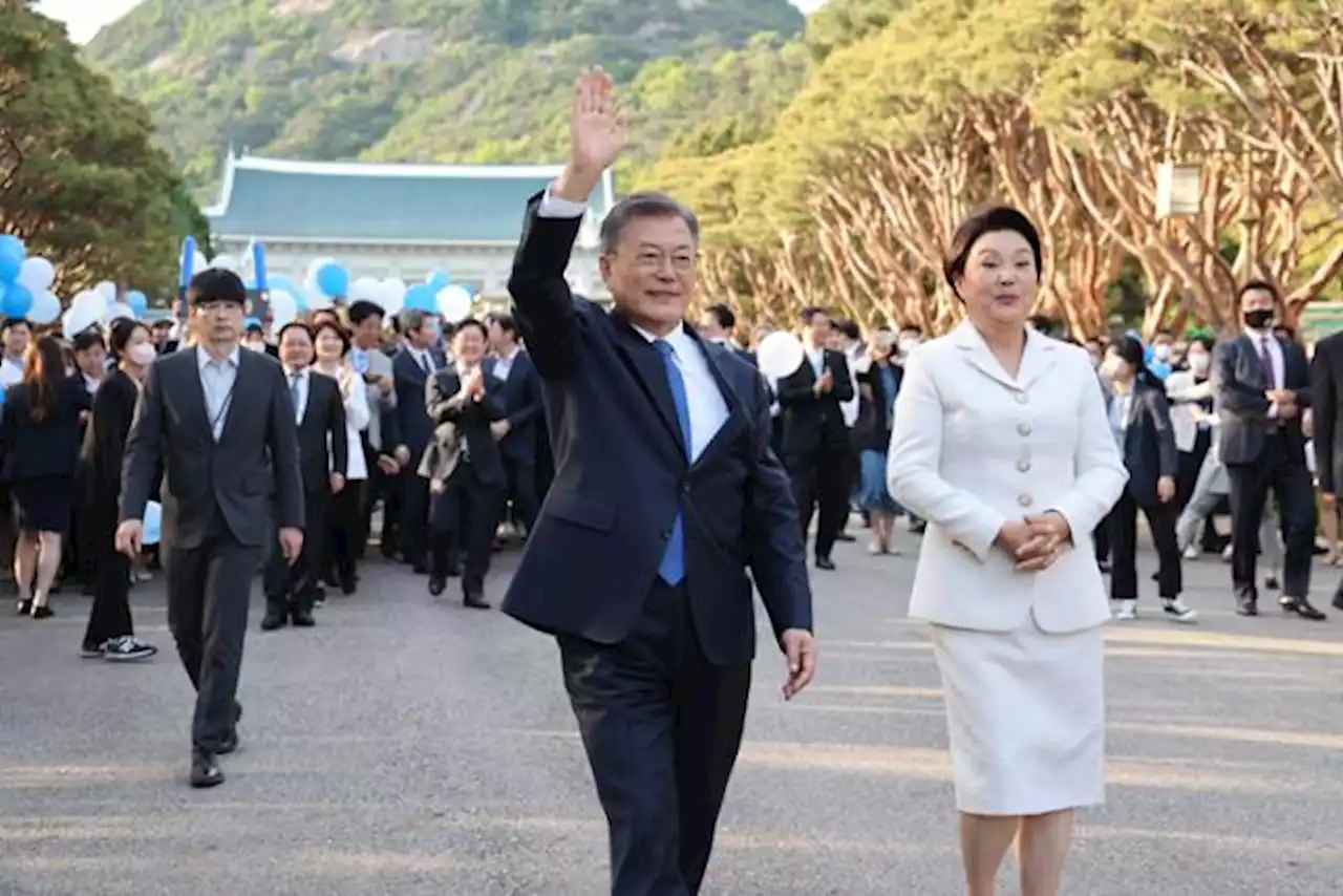 뜨거운 배웅받은 문 대통령 '다시 출마할까요?' 지지자들 '네!'