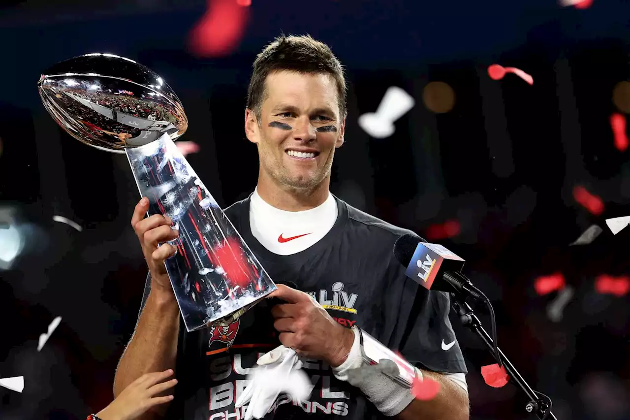 Tom Brady to join Fox Sports as lead analyst when NFL playing career ends