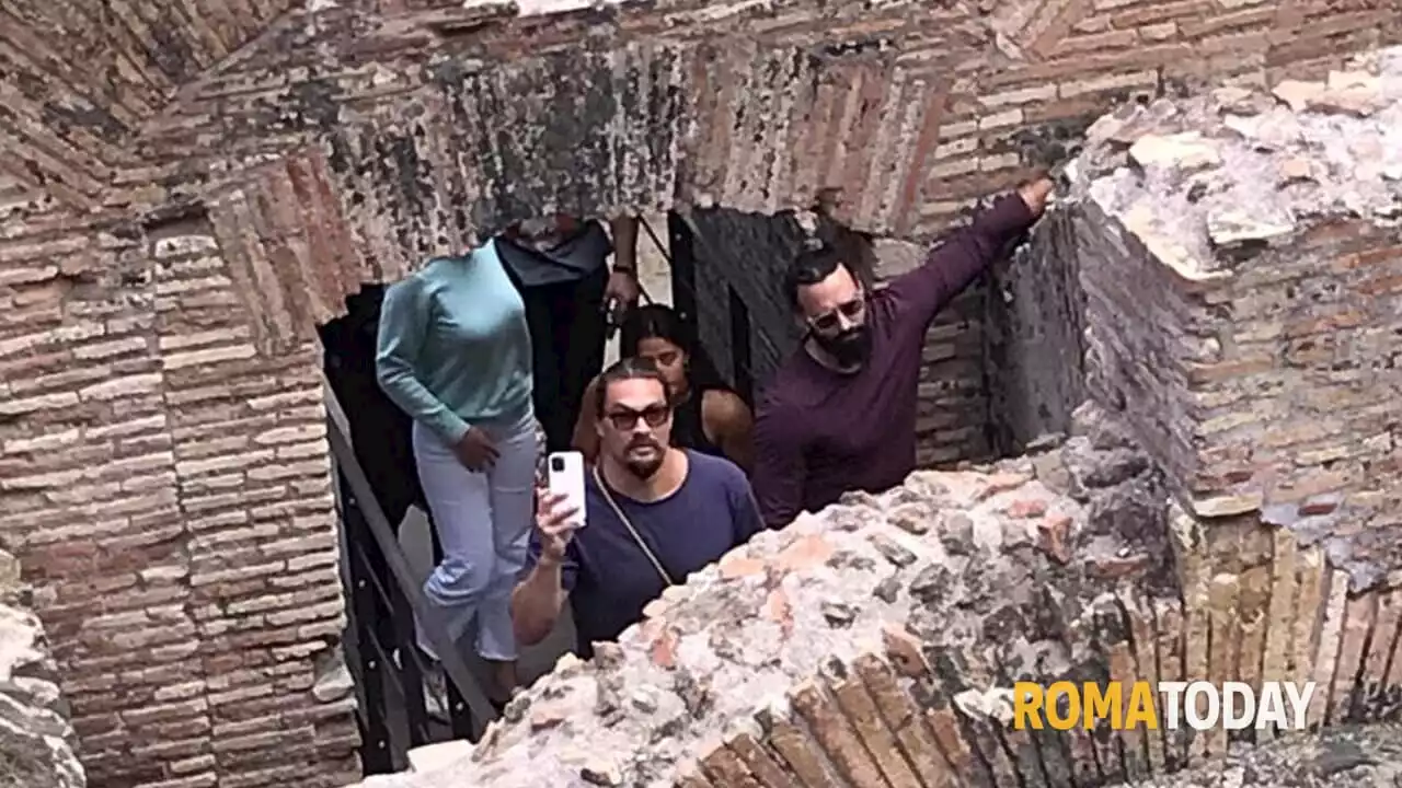 Jason Momoa turista al Colosseo, è in città per le riprese di Fast and Furious