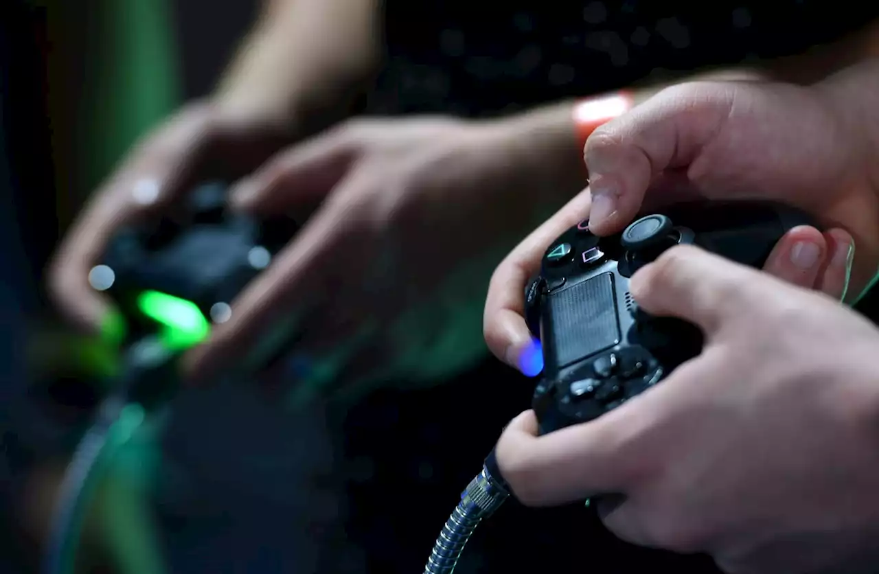 Tech & Science Daily: Gaming kids ‘banned’ after 10pm