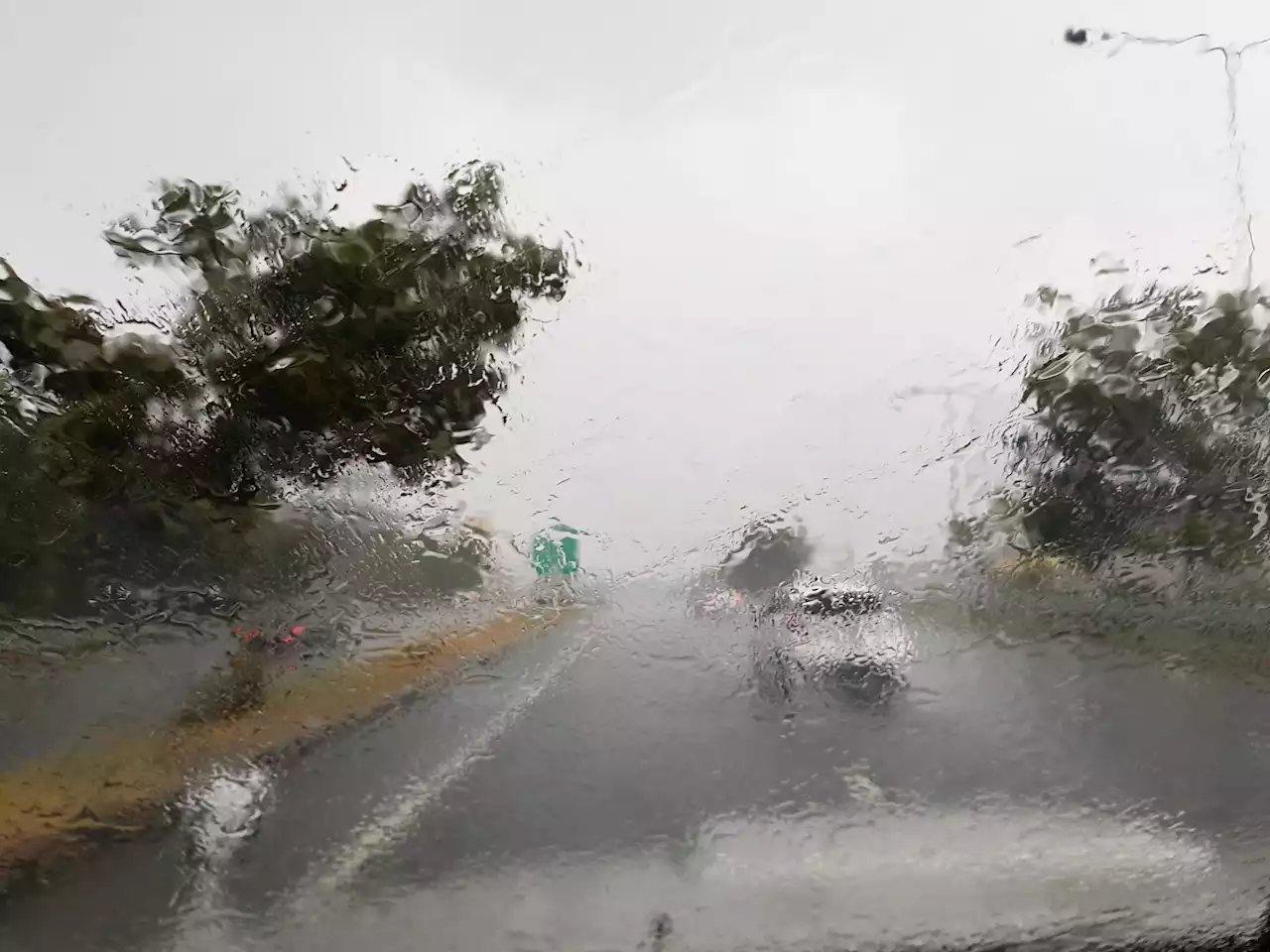 กรมอุตุฯ เตือนฉบับที่ 10 พายุ 'อัสนี' ทำไทยยังมีฝนต่อเนื่องและตกหนักบางแห่ง