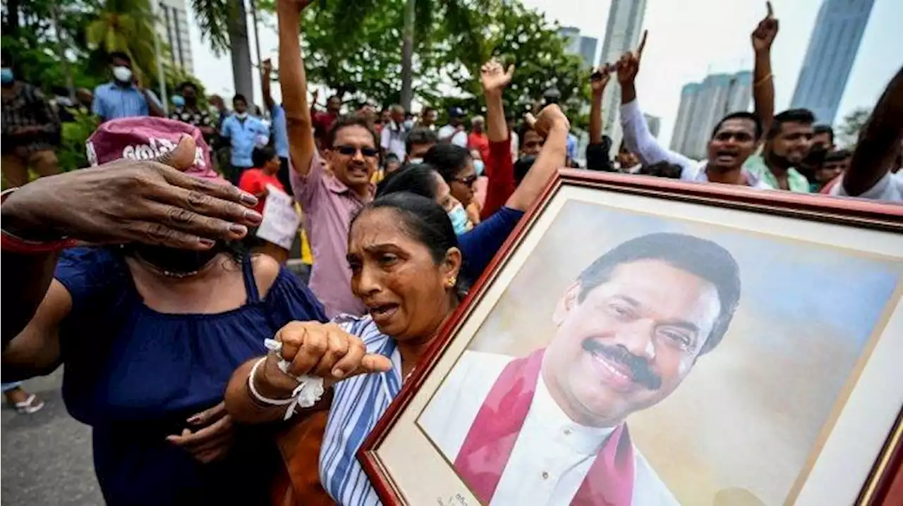 PM Sri Lanka Mahinda Rajapaksa Dievakuasi dari Kediamannya, Ribuan Demonstran Terobos Gerbang Utama - Tribunnews.com