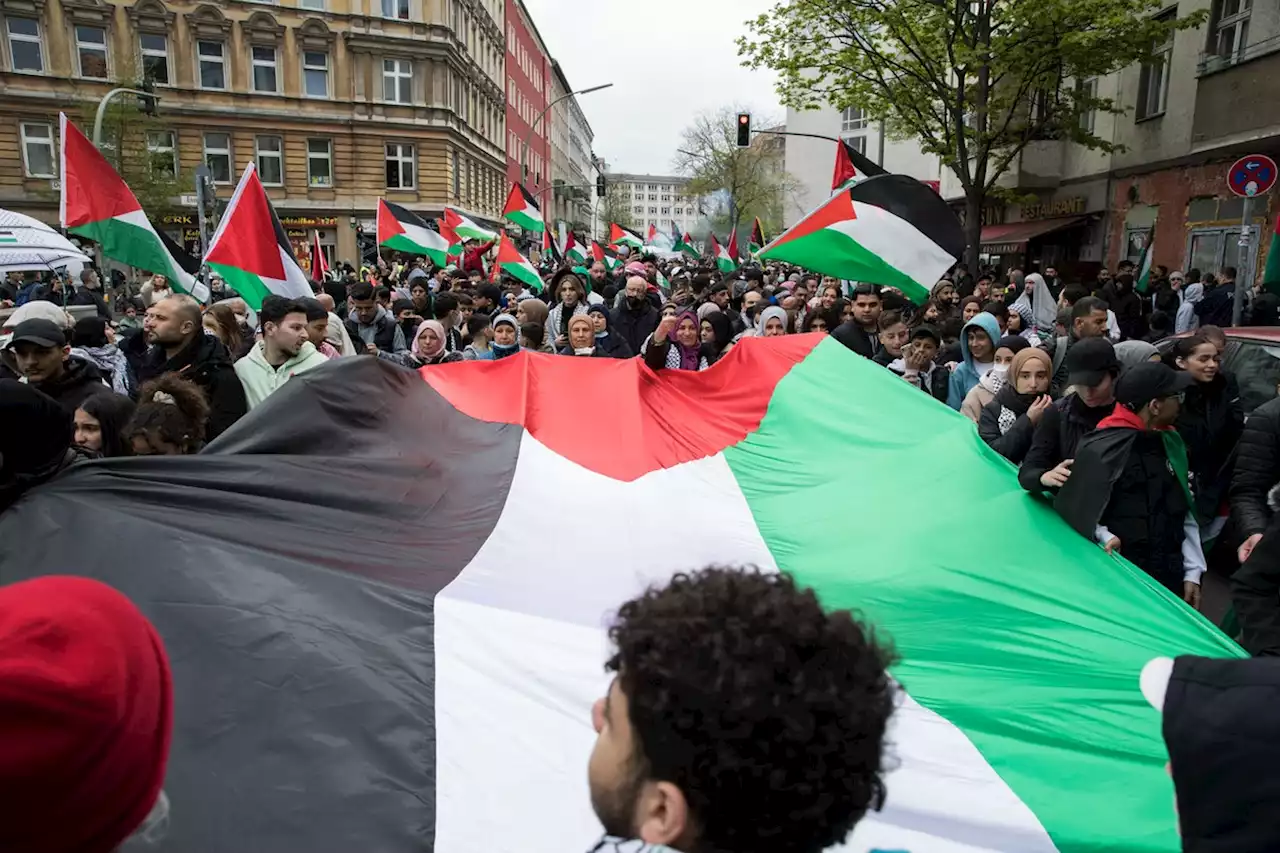 Palästinenser und 5000 Kurden gehen in Berlin auf die Straße