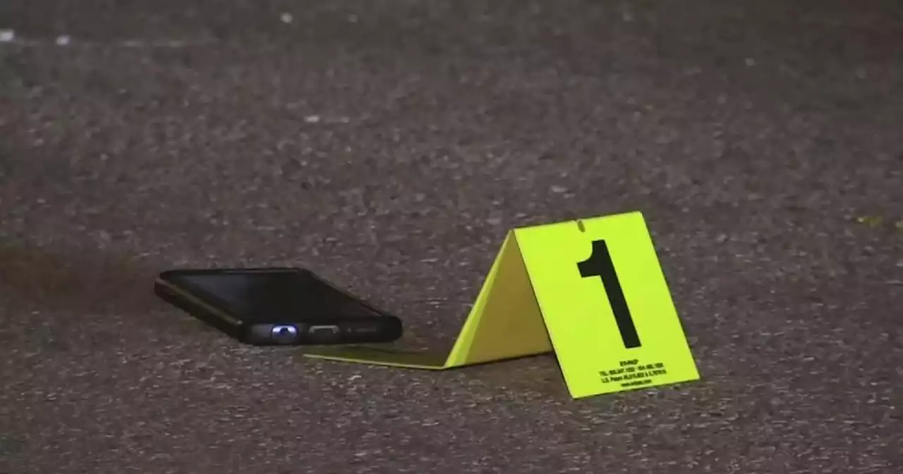 Four people robbed at gunpoint overnight in Chicago