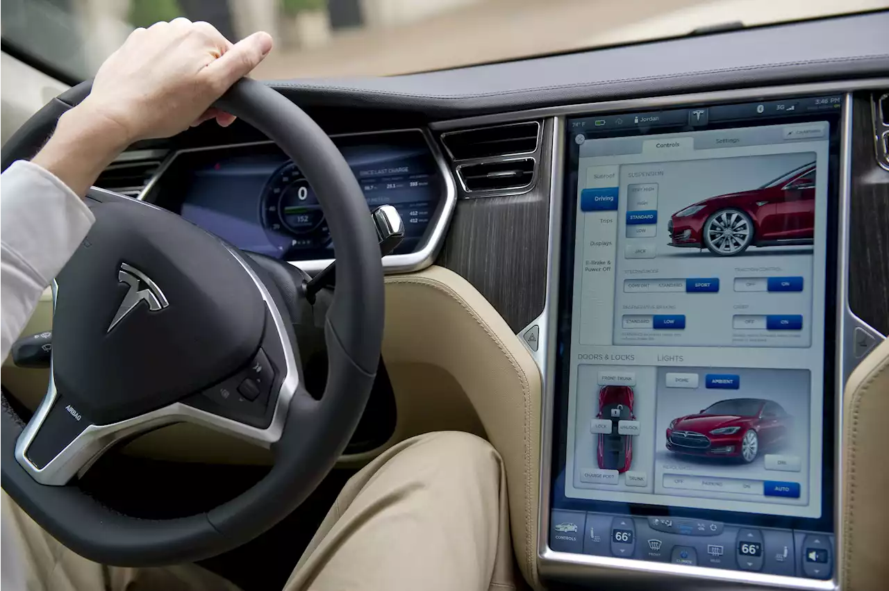 Tesla recalls 130,000 vehicles over touchscreen safety issue | Digital Trends