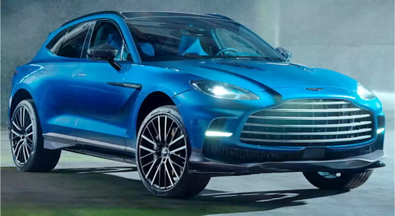 Aston Martin DBX707, primo esemplare prodotto a St. Athan. Supercar tra lusso e prestazioni: 300 km/h e 0-100 km/h in 3,1'