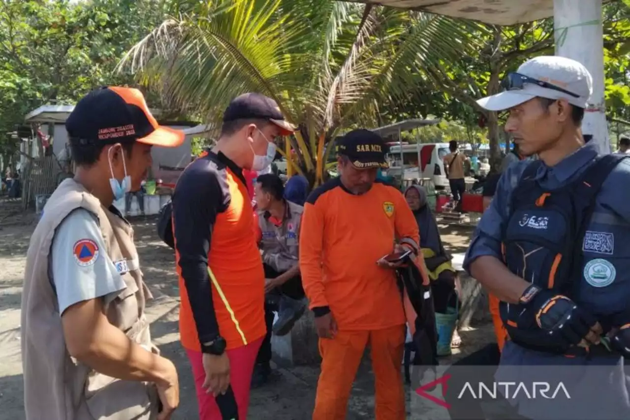 Detik-detik Latipudin Hilang Terseret Ombak di Pantai Pangandaran