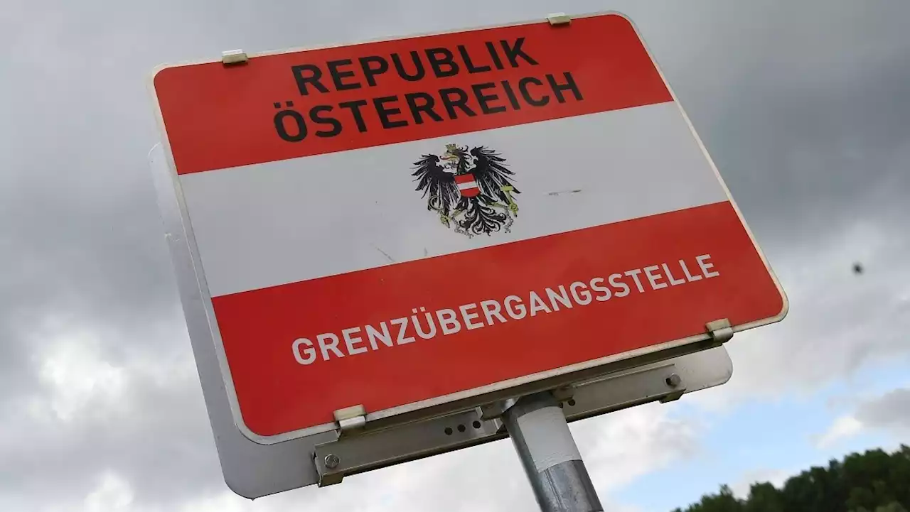 Schlepper hatten zwei Jugendliche im Kofferraum