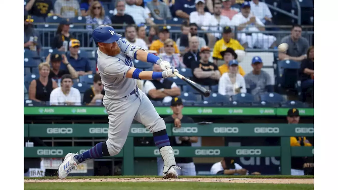 Dodgers click with 10 extra-base hits, crush Pirates