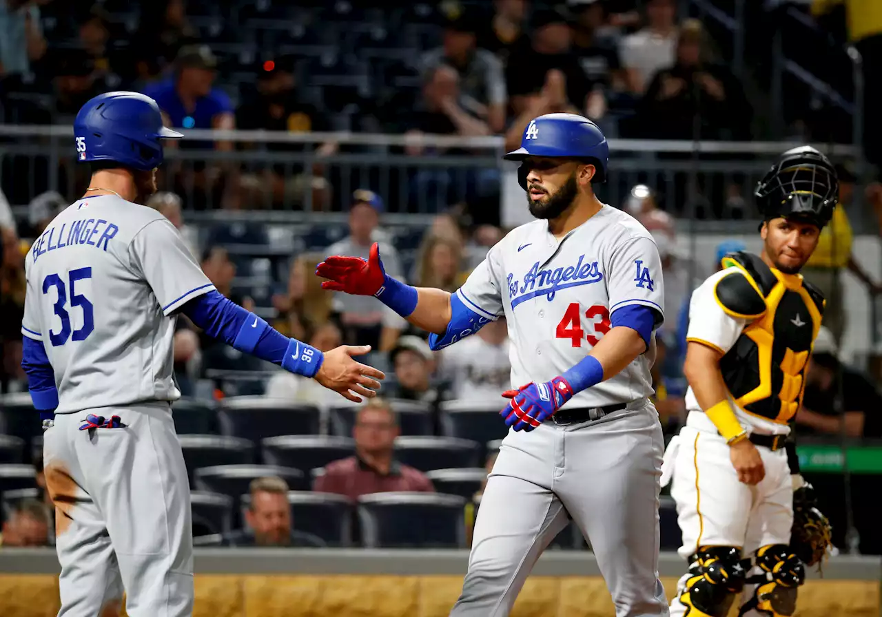 Justin Turner Hits 3 of Dodgers' 8 Doubles in Rout of Bucs