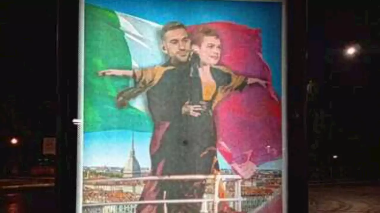 Eurovision, Mahmood e Blanco come Jack e Rose sul Titanic nel manifesto del Banksy torinese