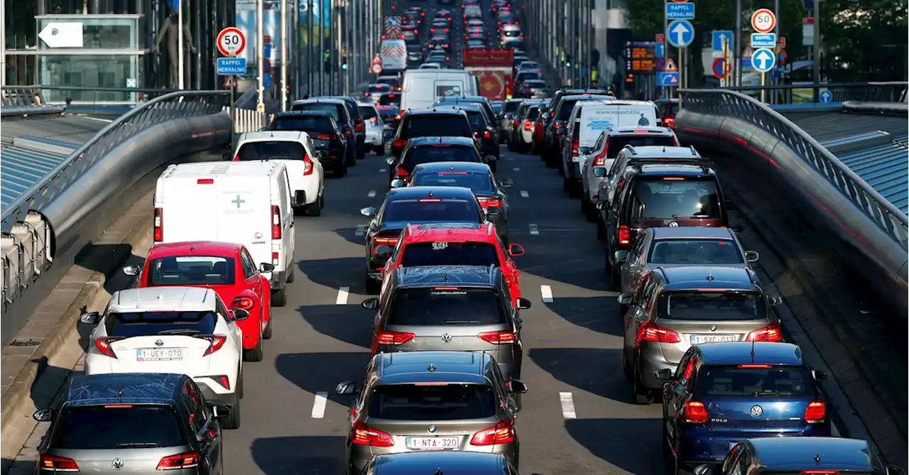 EU lawmakers back effective ban on new fossil-fuel cars from 2035