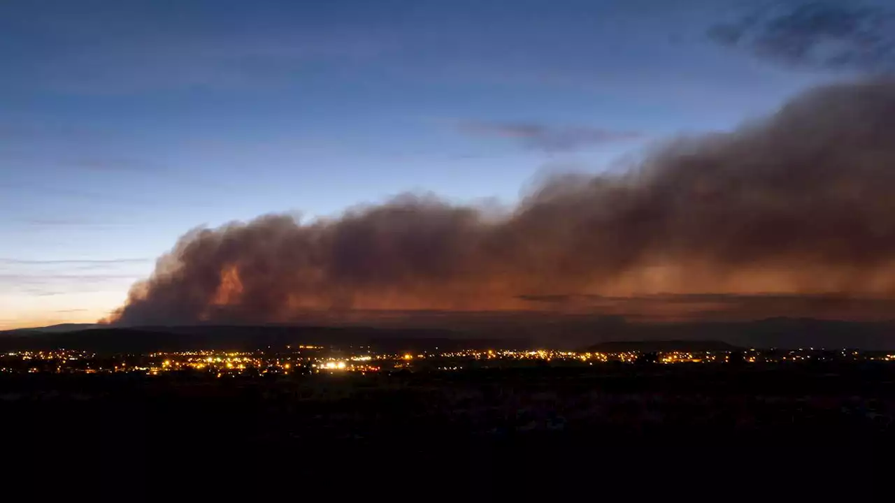 New Mexico wildfire advances in Rocky Mountains foothills