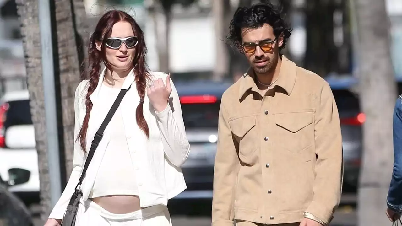 Shield Sunglasses Find A Spot In Sophie Turner’s Noughties Maternity Wardrobe