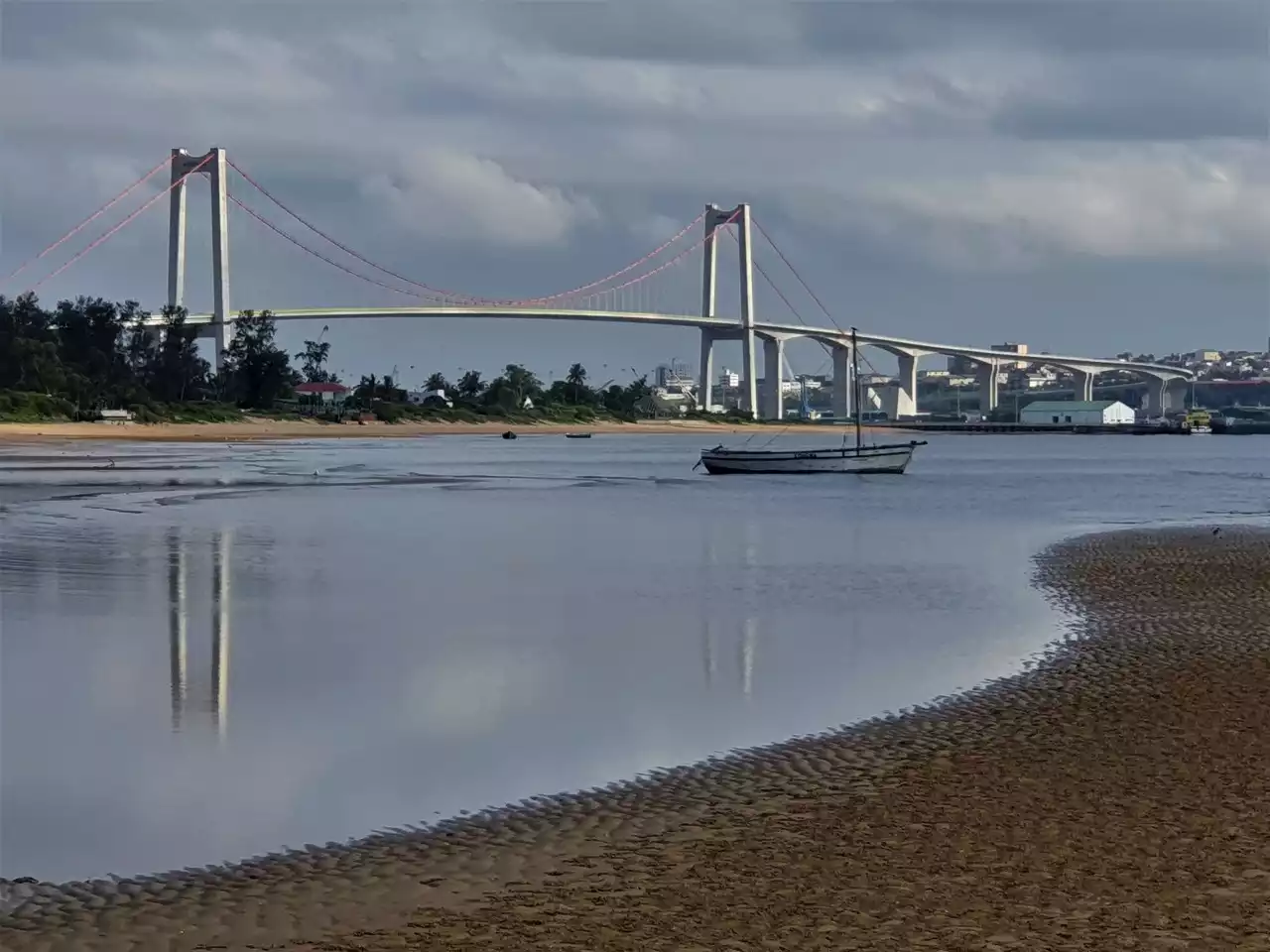 ROADS NO LONGER TRAVELLED: This is the shiny new bridge that killed the fabled journey to Catembe and the Ponte mercado