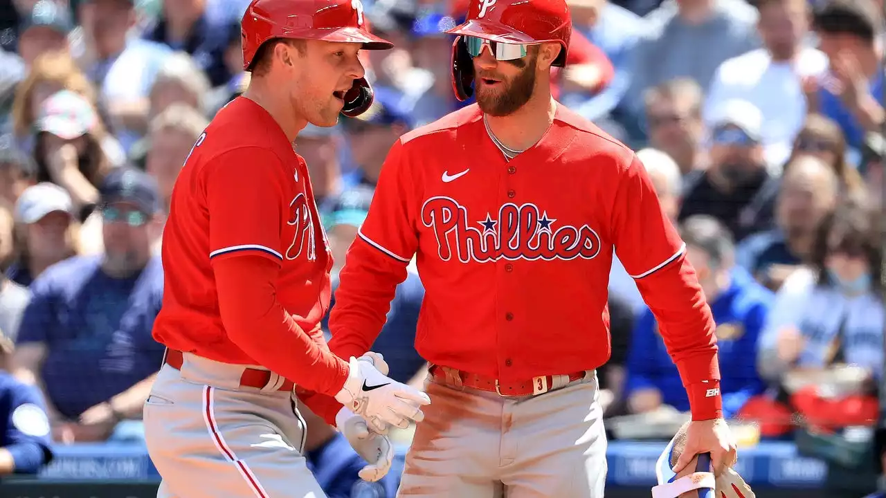 Hoskins grand slam leads Phillies past Mariners 4-2