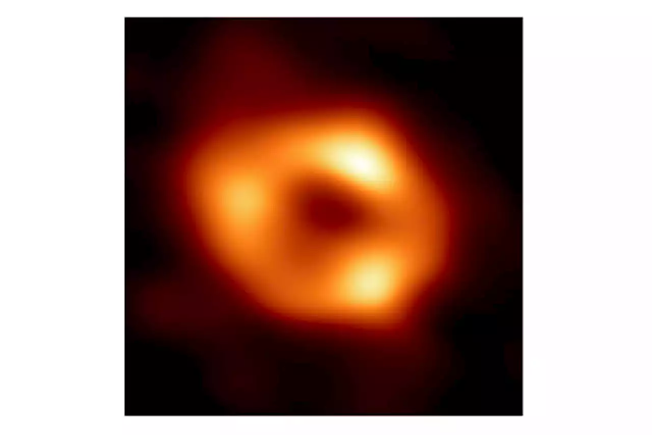 Astronomers capture 1st image of Milky Way’s huge black hole